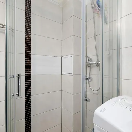 Cozy & Functional With Air Conditioning By Renters