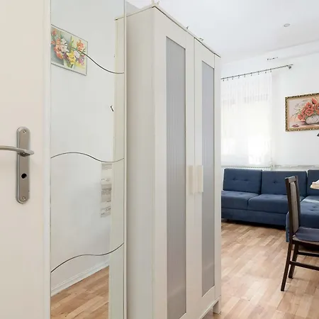 Cozy & Functional With Air Conditioning By Renters *