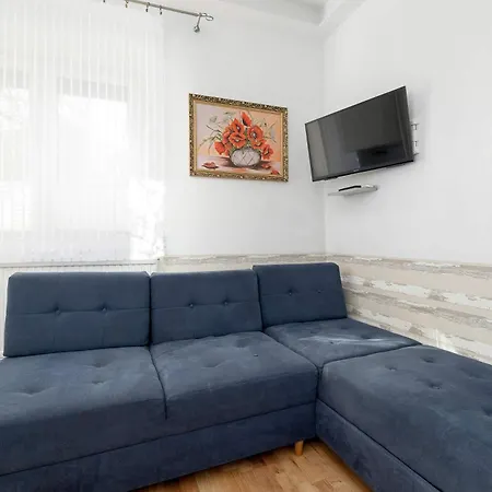 Apartment Cozy & Functional With Air Conditioning By Renters Krakow